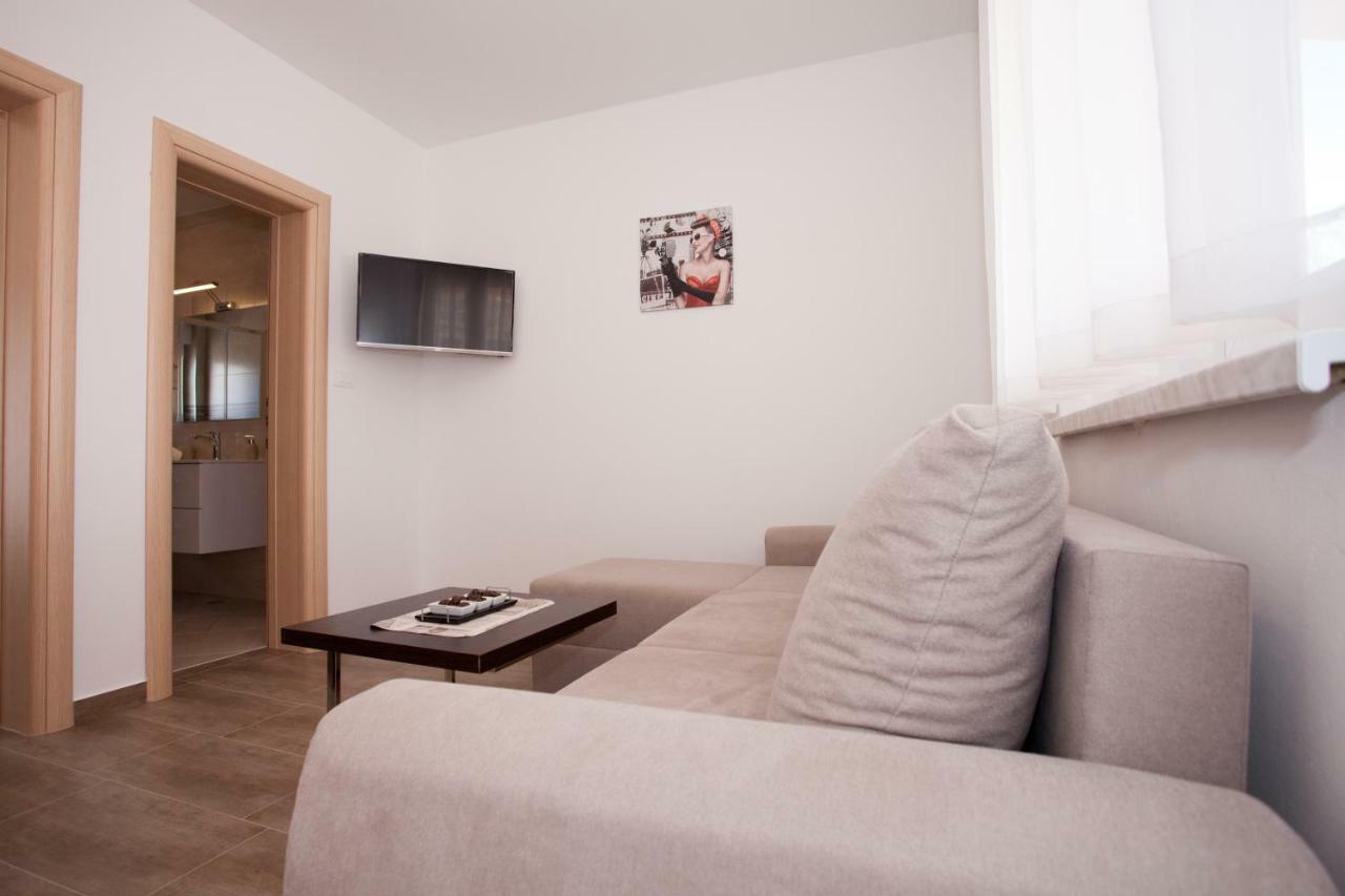 Apartments Mia Baška Voda Kültér fotó