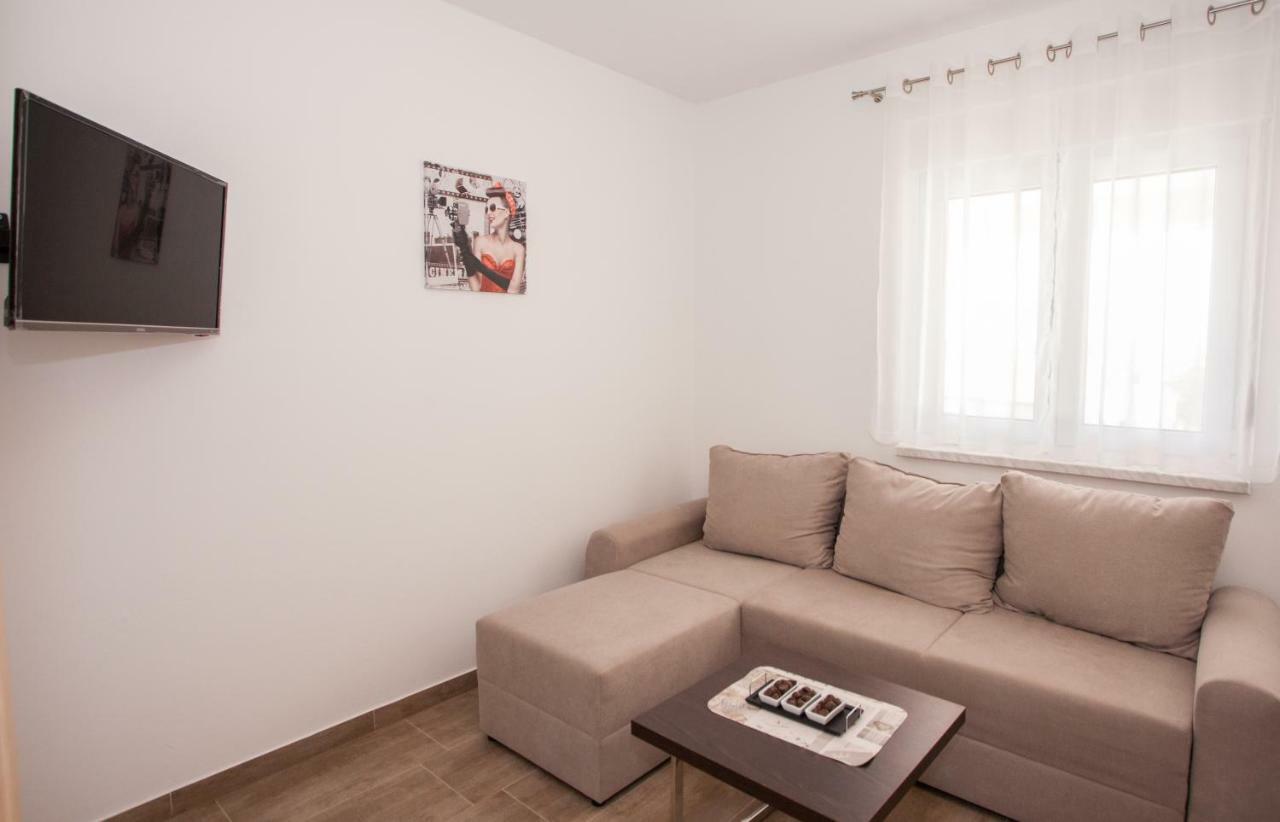 Apartments Mia Baška Voda Kültér fotó