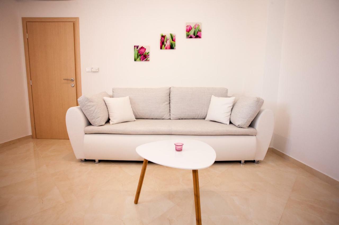 Apartments Mia Baška Voda Kültér fotó