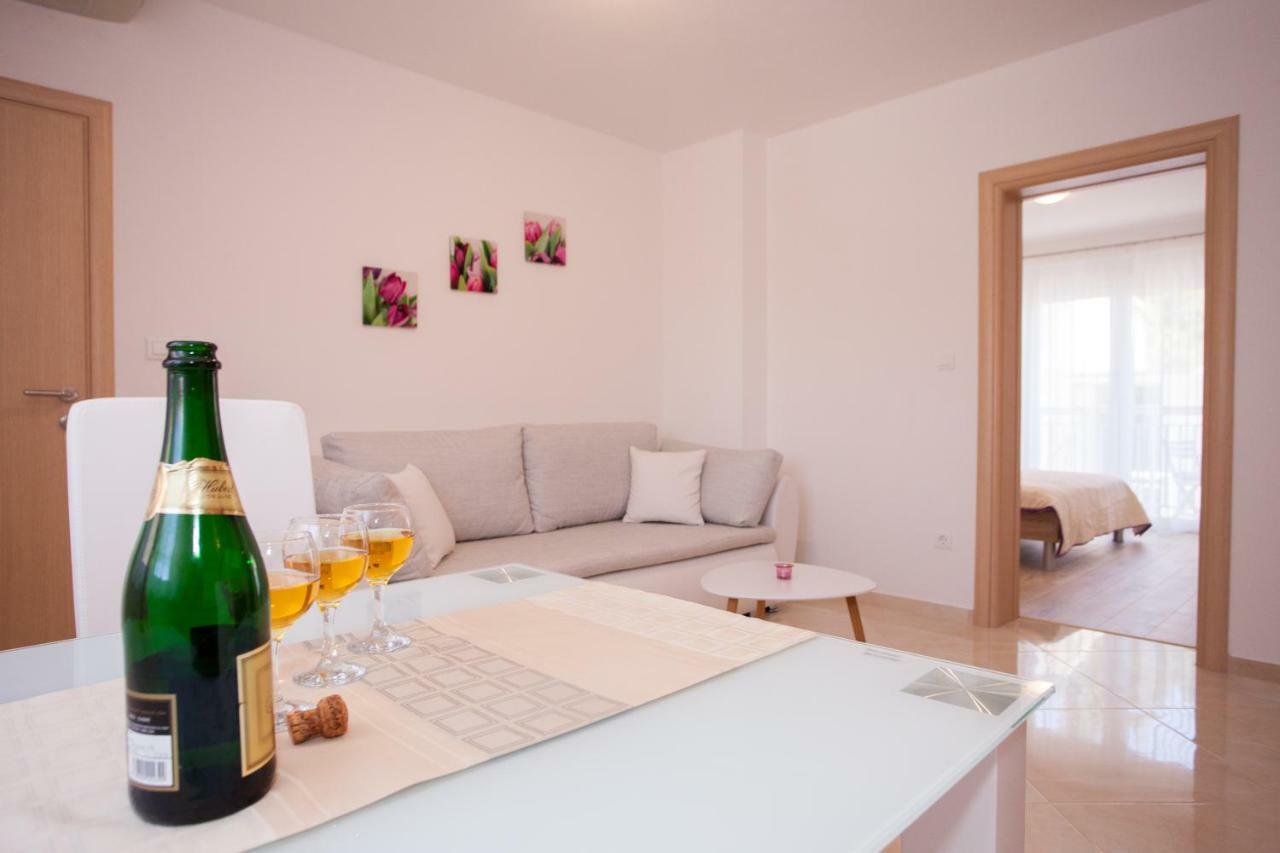 Apartments Mia Baška Voda Kültér fotó