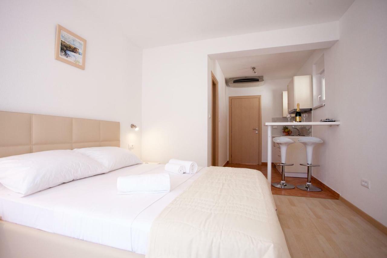Apartments Mia Baška Voda Kültér fotó